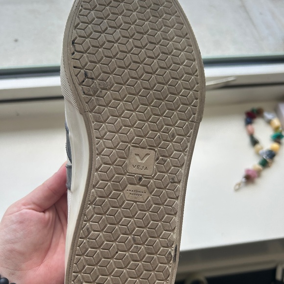 COPY - Veja Sneakers - Picture 3 of 3